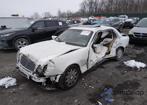 1999 Mercedes-Benz E 320 z USA, uszkodzony, nr VIN WDBJF65H5XA855915